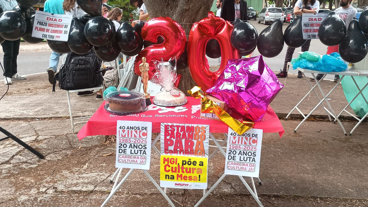 Servidores da Cultura completam um mês em greve